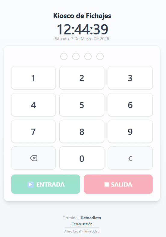 Kiosco de fichajes de Tictacdicta en una tablet con teclado numérico para el PIN